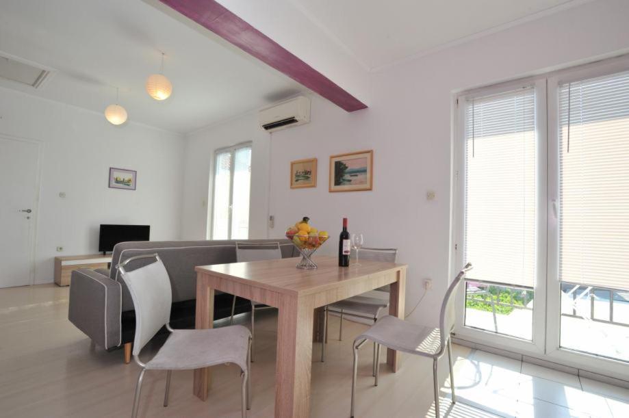 TV a/nebo společenská místnost v ubytování Apartments Pepi