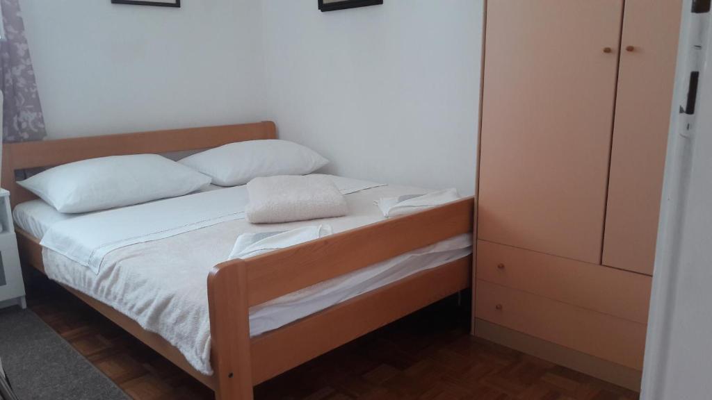 Postel nebo postele na pokoji v ubytování apartman-maja-krk