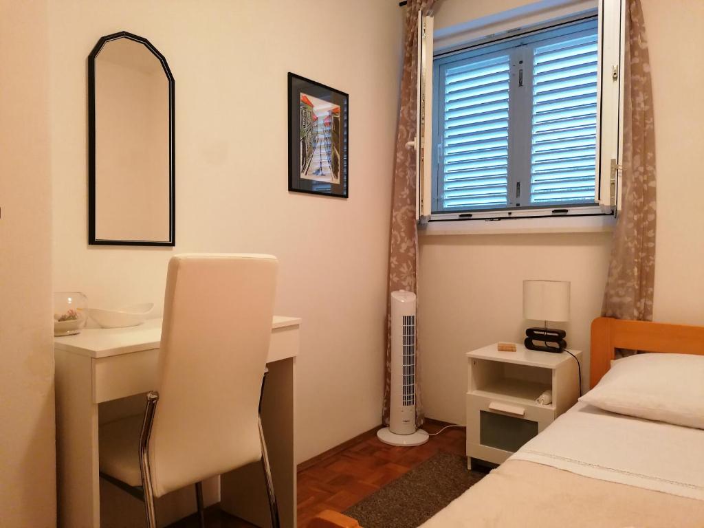 Postel nebo postele na pokoji v ubytování apartman-maja-krk