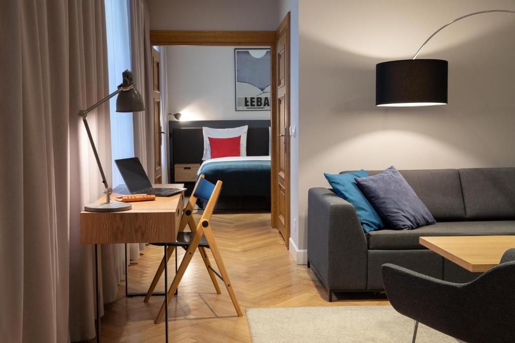 STRADONIA Serviced Apartments - One-Bedroom Apartment With Fireplace