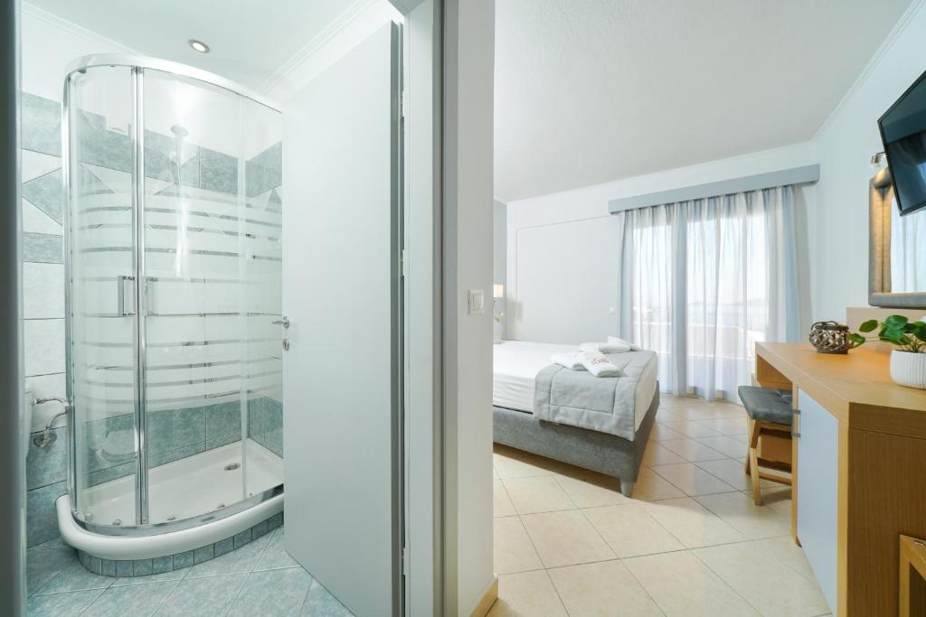 Postel nebo postele na pokoji v ubytování Sunny Hotel Thassos