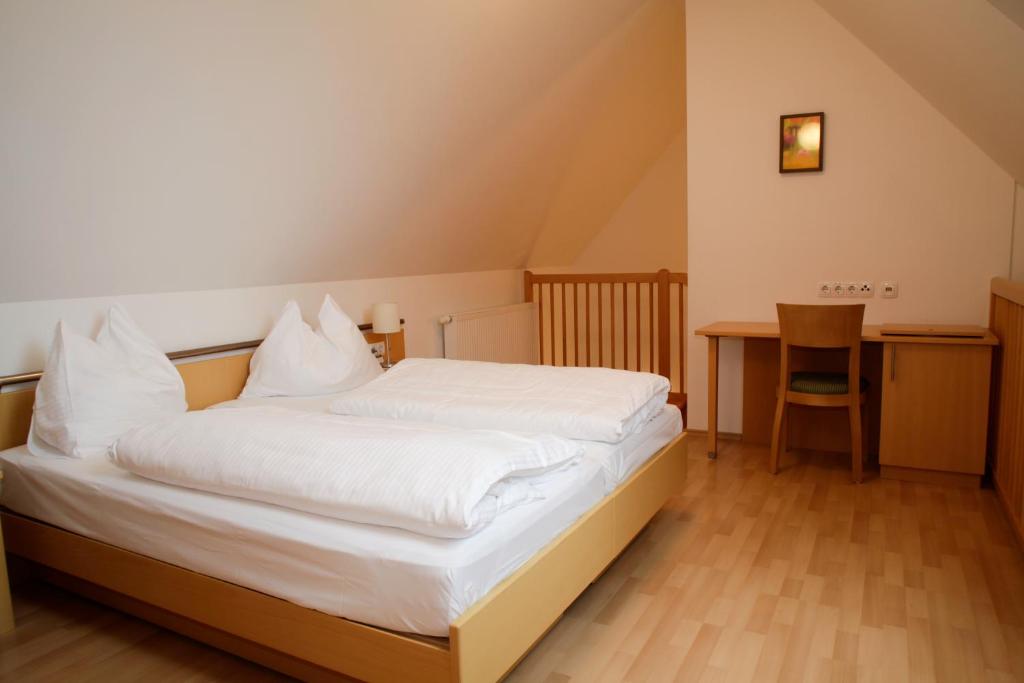 Postel nebo postele na pokoji v ubytování Raiffeisenhof Appartements