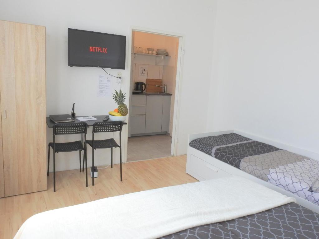 Posteľ alebo postele v izbe v ubytovaní Apartments CITY Stadion