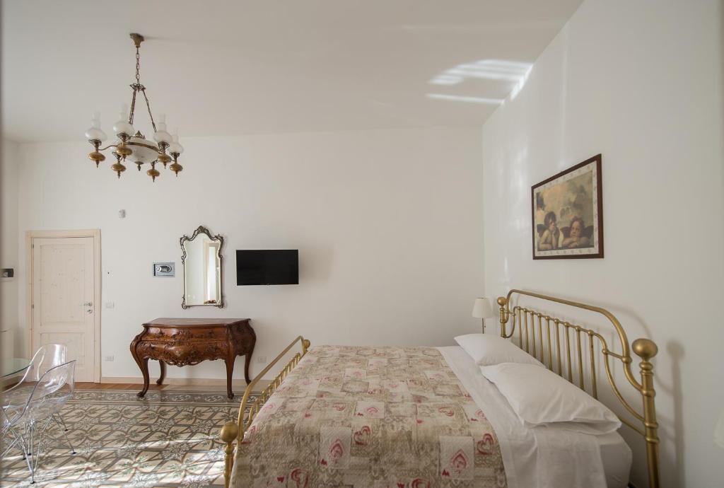Łóżko lub łóżka w pokoju w obiekcie Ai Cappuccini Guest House