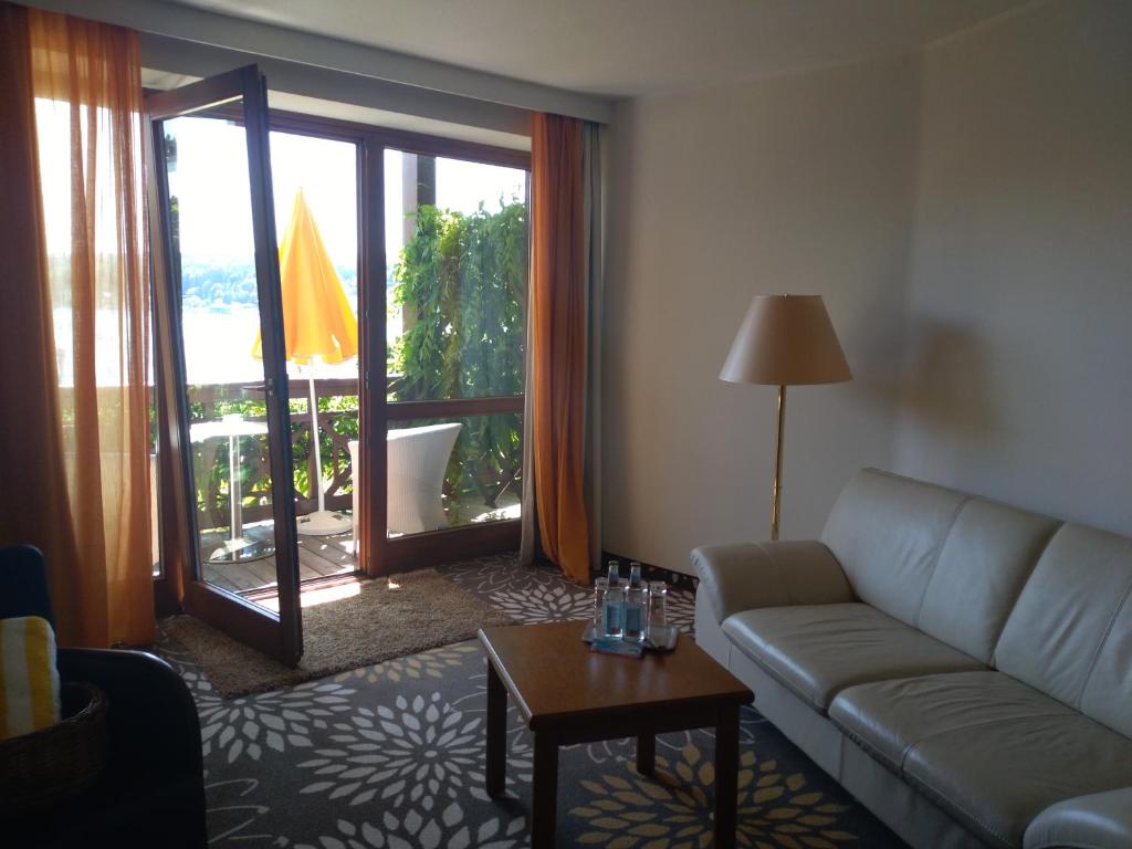 A seating area at Seehotel Engstler