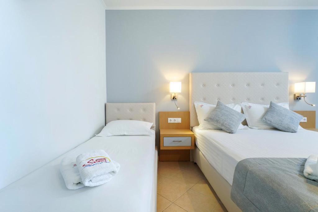 Postel nebo postele na pokoji v ubytování Sunny Hotel Thassos