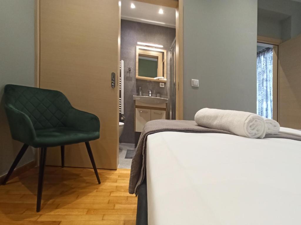 رزرو هتل، خانه شیرین آتن توسط YHA | 09037376597
