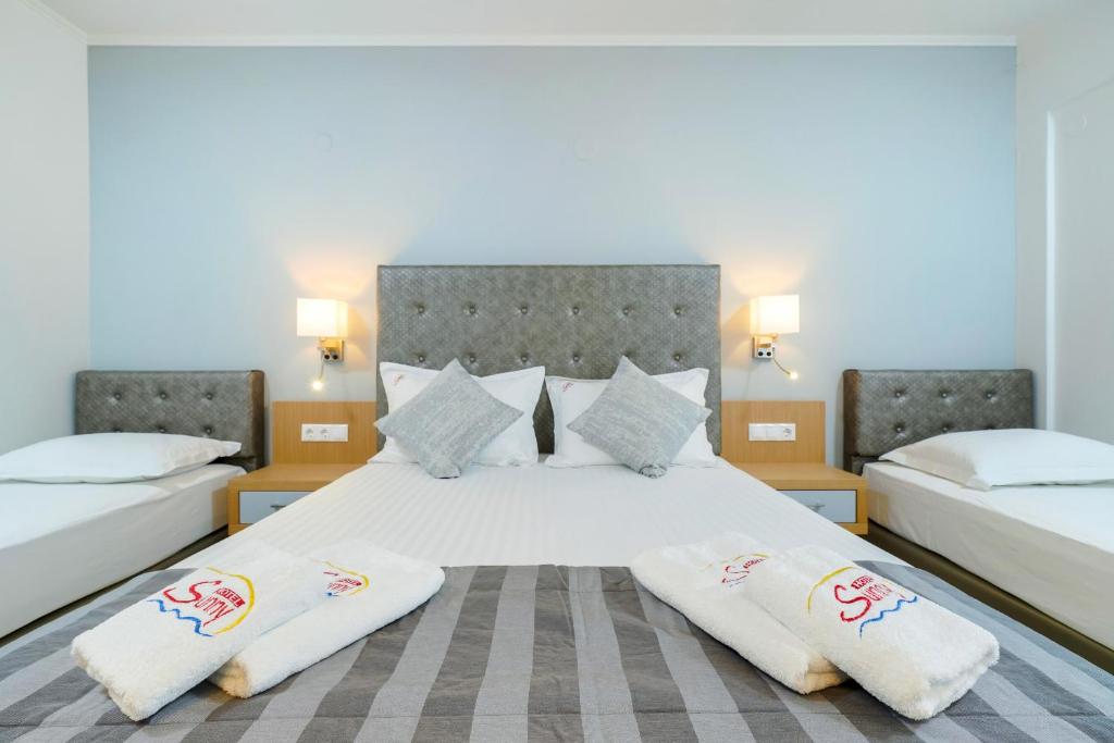 Postel nebo postele na pokoji v ubytování Sunny Hotel Thassos