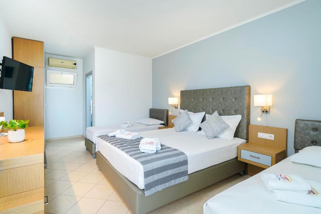 Postel nebo postele na pokoji v ubytování Sunny Hotel Thassos