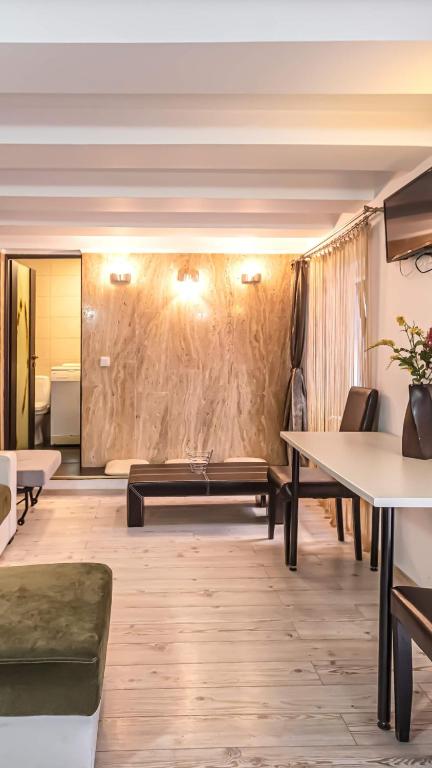 Piata Sfatului Central Confort - Resim 14