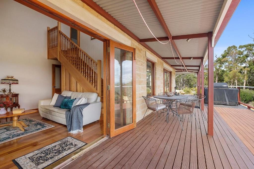 Balkón nebo terasa v ubytování Manfield Country Bruny Island