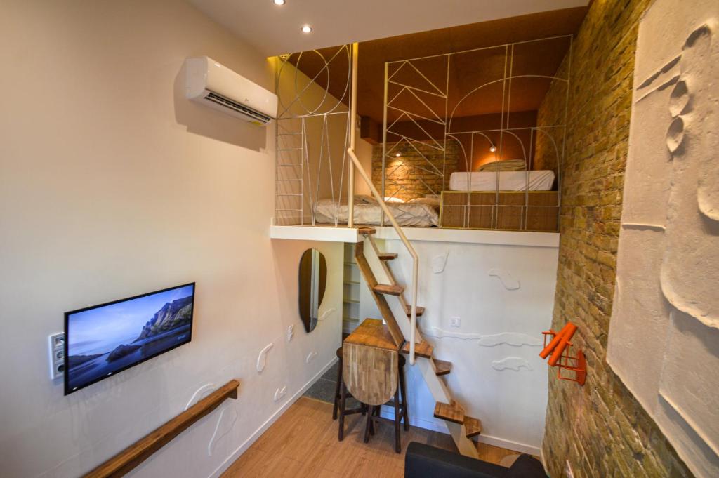 TV a/nebo společenská místnost v ubytování Kyiv Whisky Box Apartments