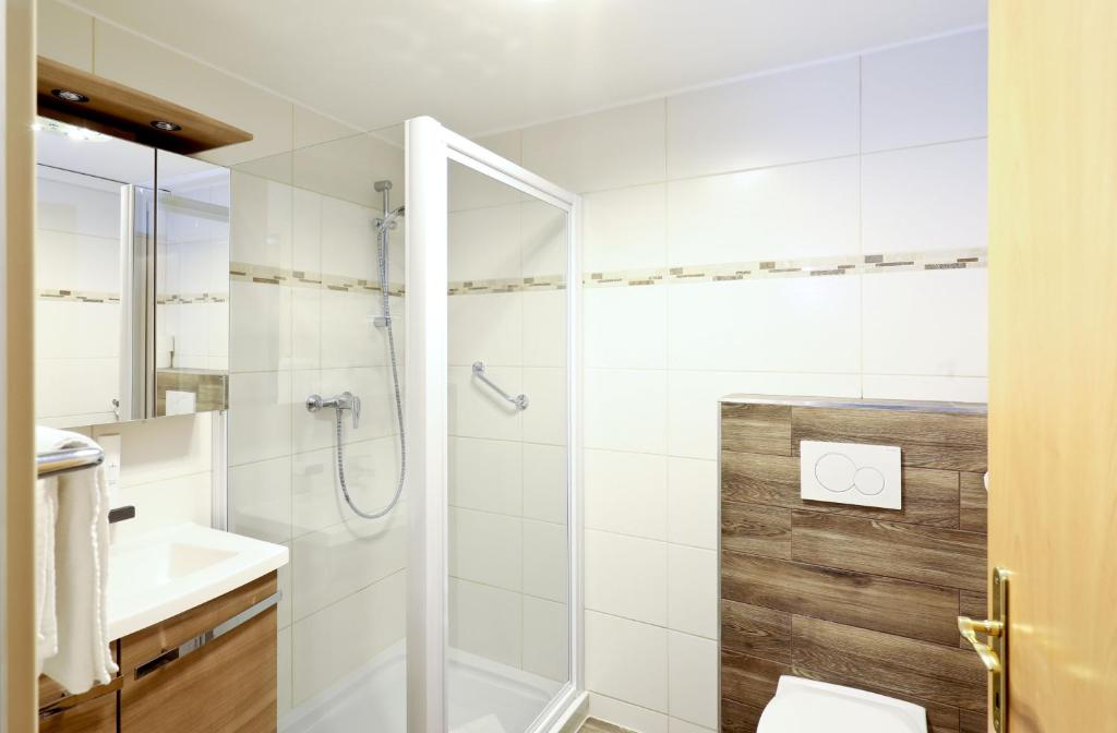 Koupelna v ubytování Hotel Garni Dorferwirt am Irrsee
