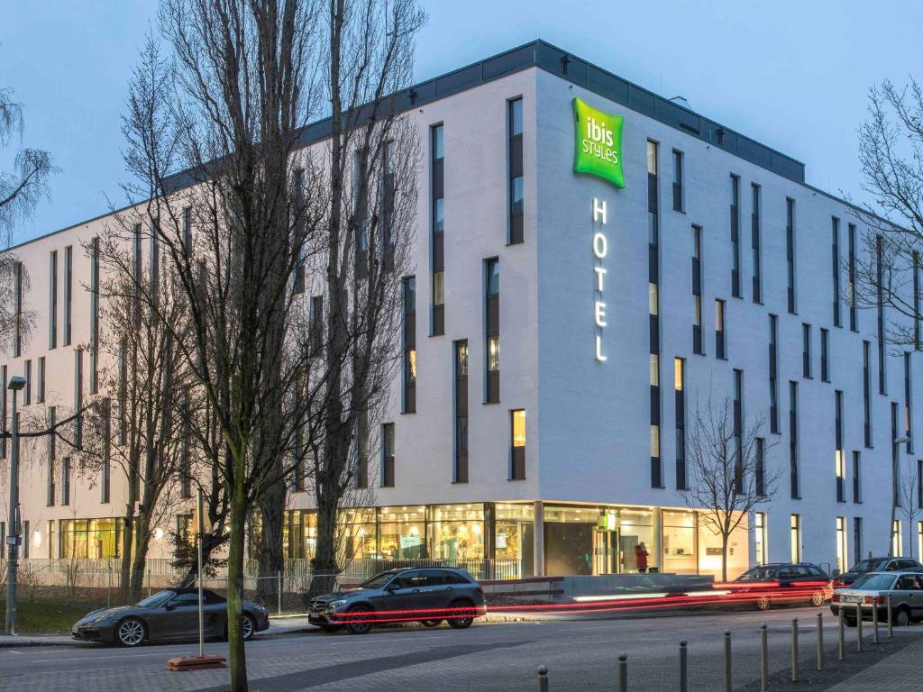 a large building with cars parked in front of it at ibis Styles Stuttgart Vaihingen in Stuttgart