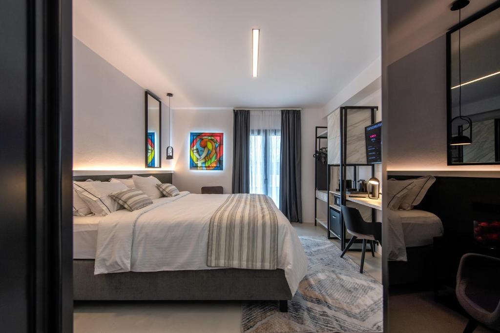 Ένα ή περισσότερα κρεβάτια σε δωμάτιο στο Central Boutique Hotel by naoussa hills adults only