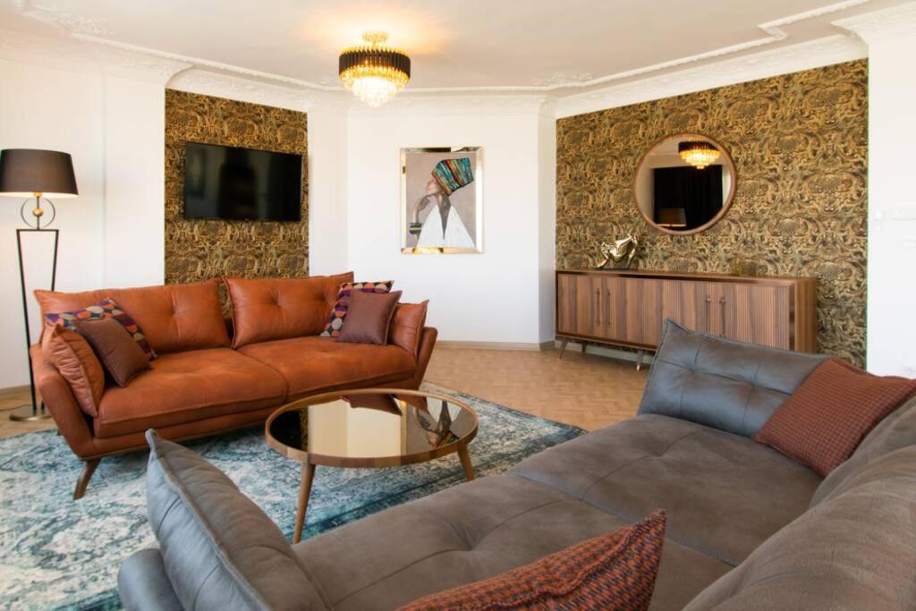 TV a/nebo společenská místnost v ubytování Charming Suite Bosphorus View