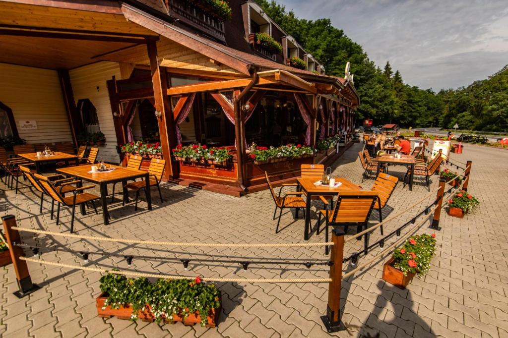 Restaurace v ubytování Pensiune Restaurant Lyra