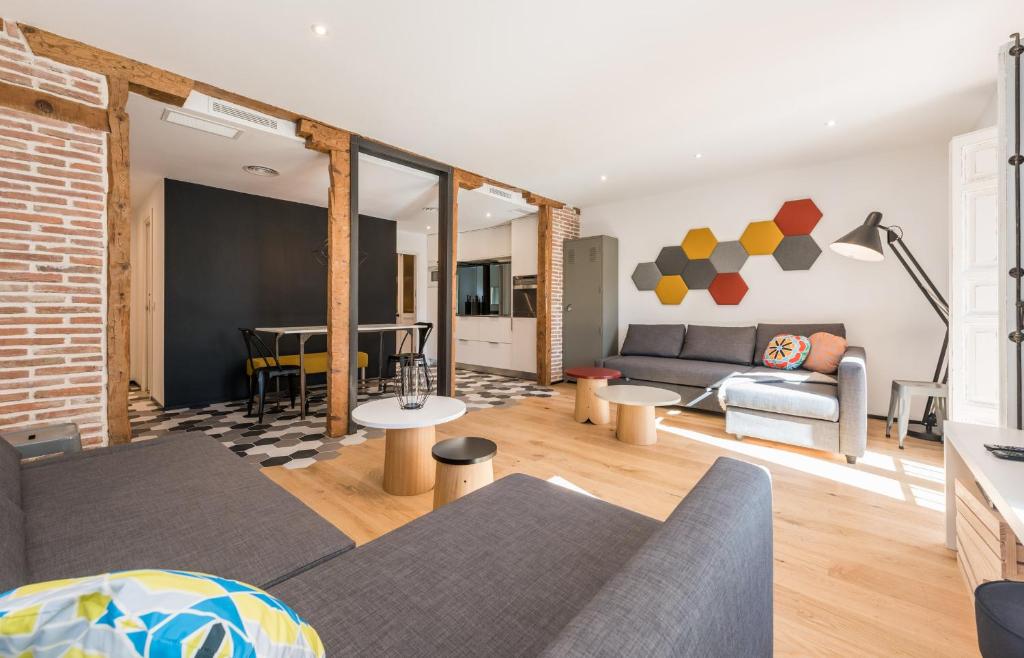 a living room with a couch and a table at Apartamento Tirso en Madrid in Madrid