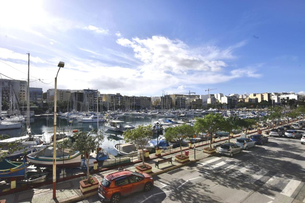 Nespecifikovaný výhled na destinaci Msida nebo výhled na město při pohledu z apartmánu
