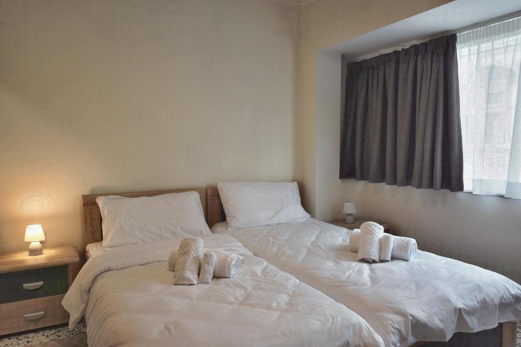 Postel nebo postele na pokoji v ubytování 2 Bedroom, Central and Spacious Apartment with Sea View - 2