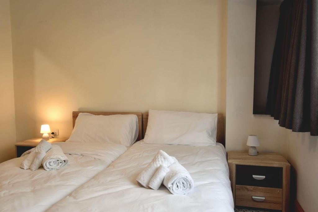 Postel nebo postele na pokoji v ubytování 2 Bedroom, Central and Spacious Apartment with Sea View - 2