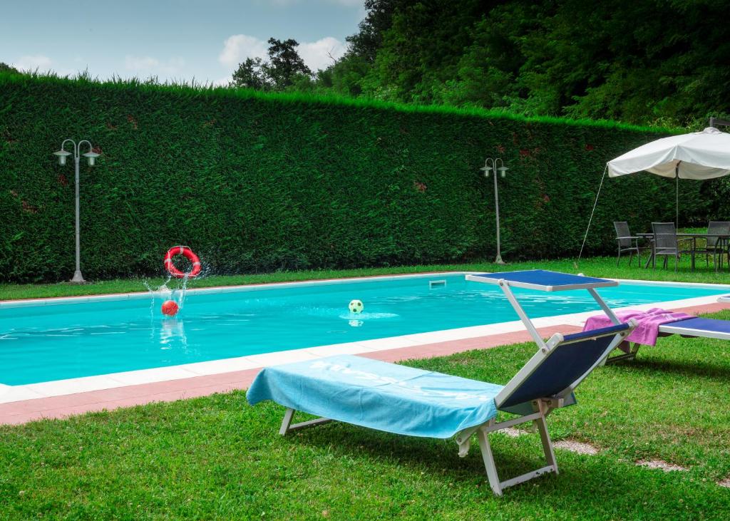 Bazén v ubytovaní Agriturismo Tenuta Adamo alebo v jeho blízkosti