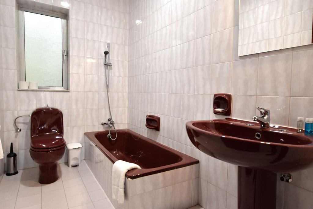 Koupelna v ubytování Bright and Spacious 2 Bedroom Apartment with Harbour View - 3