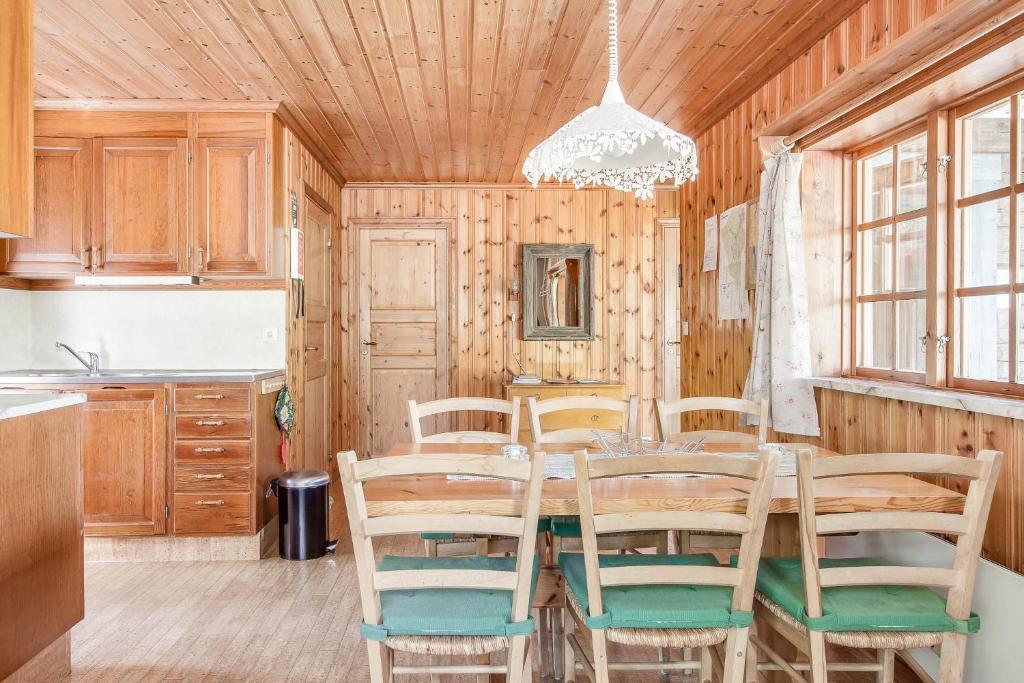 Kuchyň nebo kuchyňský kout v ubytování Tyngsjö Vildmark