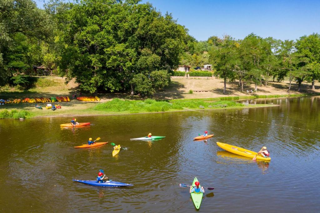 a group of people in kayaks on a lake at Camping de la Bageasse in Brioude