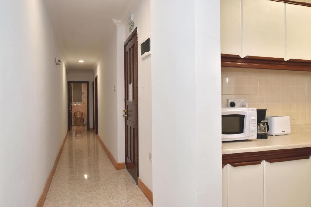 Kuchyň nebo kuchyňský kout v ubytování 2 Bedroom Apartment - Spacious, Bright & Central - 4