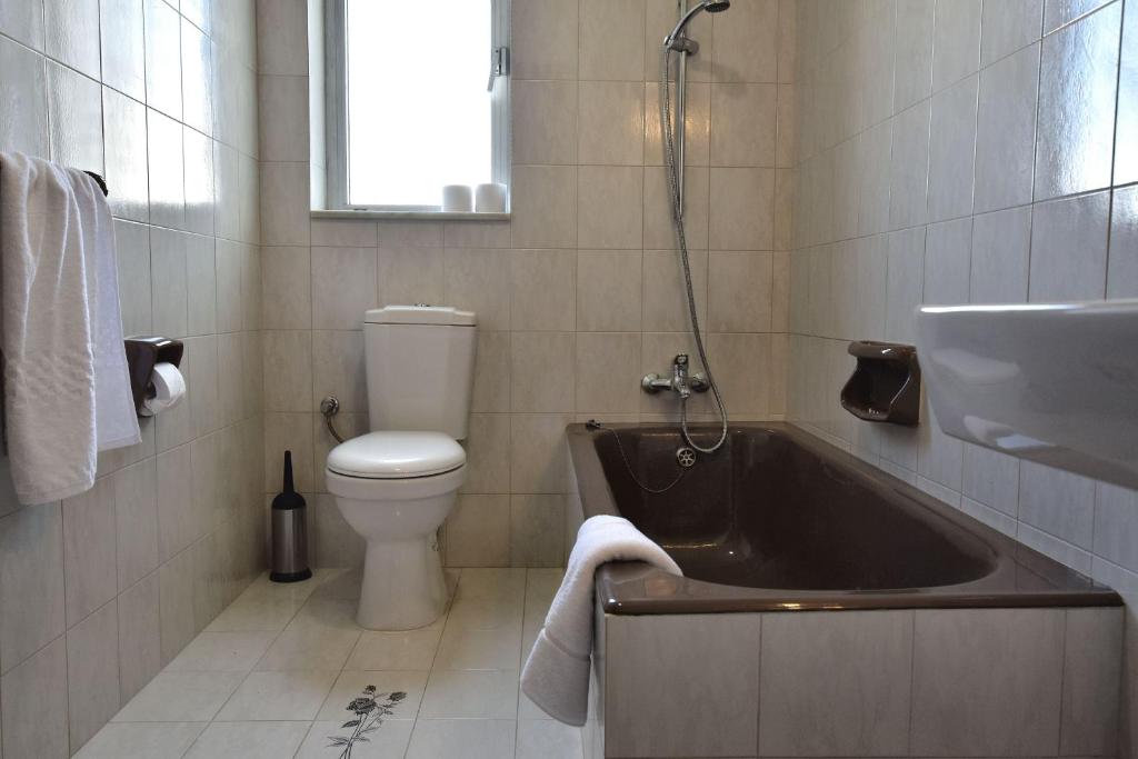 Koupelna v ubytování 2 Bedroom Apartment - Spacious, Bright & Central - 4
