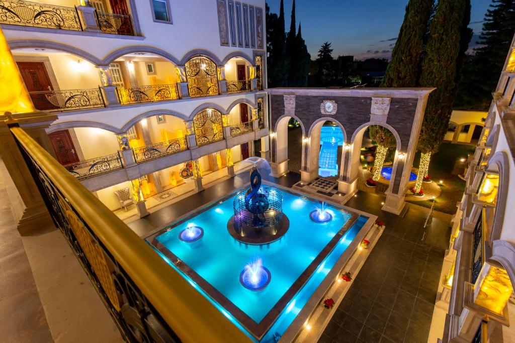Bazén v ubytování HOTEL & SPA MANSION SOLIS by HOTSSON nebo v jeho okolí