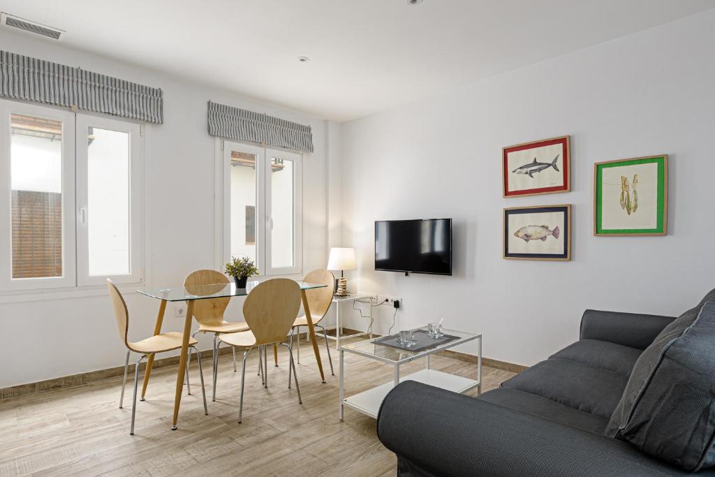 Televízia a/alebo spoločenská miestnosť v ubytovaní Apartamentos Wamba