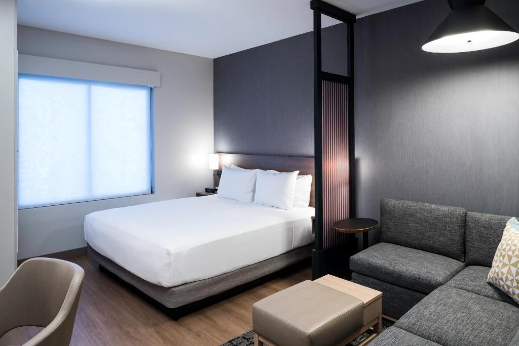 Postel nebo postele na pokoji v ubytování Hyatt Place Tempe Phoenix University