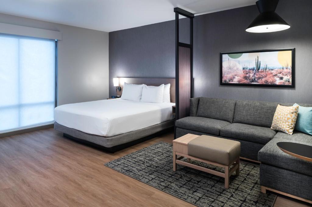 Postel nebo postele na pokoji v ubytování Hyatt Place Tempe Phoenix University