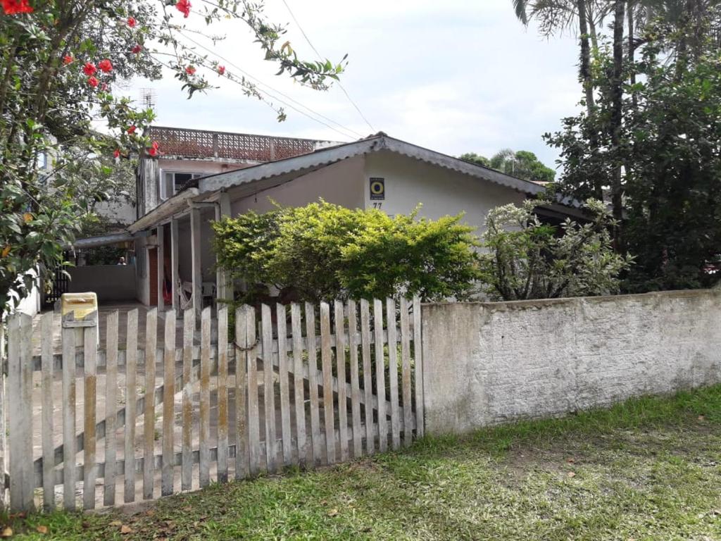  Casa de praia em Itapoá SC a 2 quadras da praia