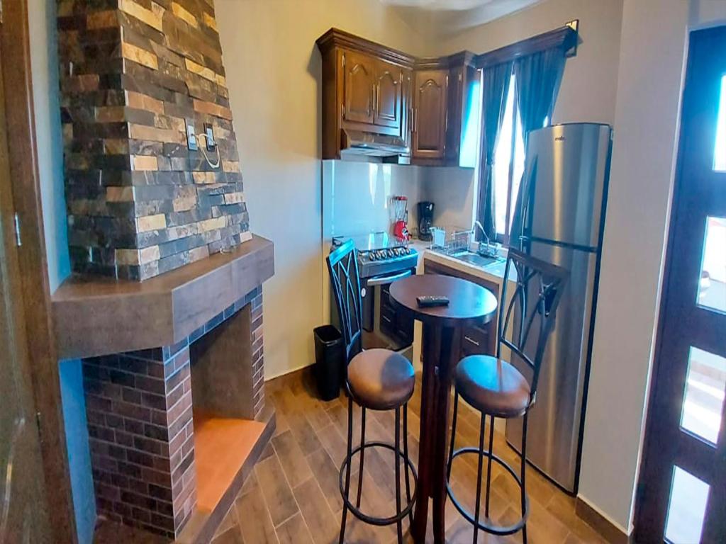 Kuchyň nebo kuchyňský kout v ubytování Hotel Suites La Fortuna