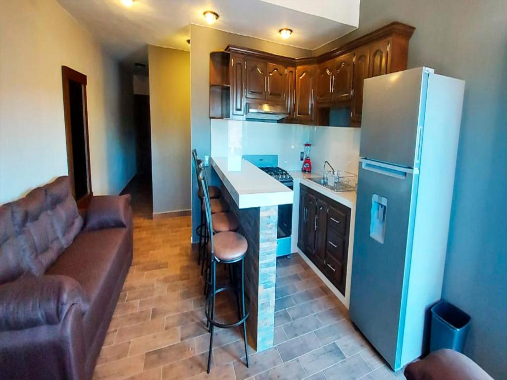 Kuchyň nebo kuchyňský kout v ubytování Hotel Suites La Fortuna