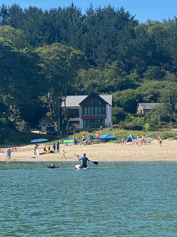 ファルマスにあるThe Boardroom at The Beach Houseのギャラリーの写真