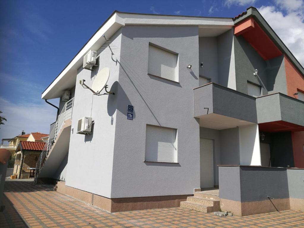 Budova, v ktorej sa apartmán nachádza