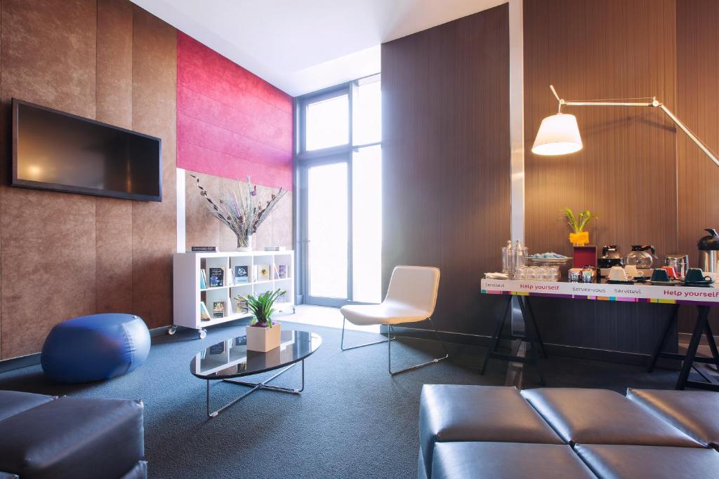Area soggiorno di Ibis Styles Roma Eur