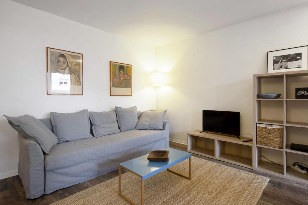 a living room with a couch and a tv at Appartement Sémaphore - Welkeys in Soorts-Hossegor