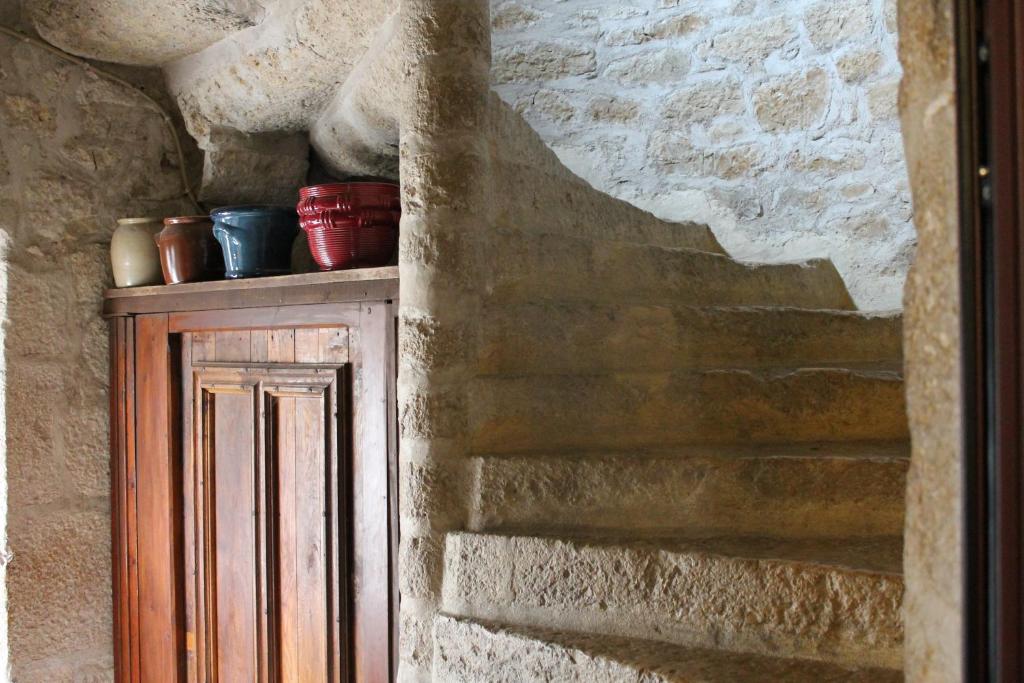 Foto dalla galleria di Logis Hotels- Auberge de la Tour - Hôtel et restaurant a Sauzet