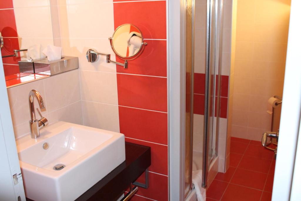 Logis Hotels- Auberge de la Tour - Hôtel et restaurant - Suite