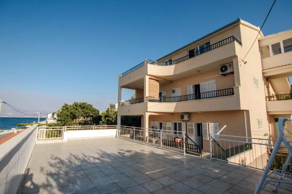 Apartment Arbanija 1122a, Centola, Croatia