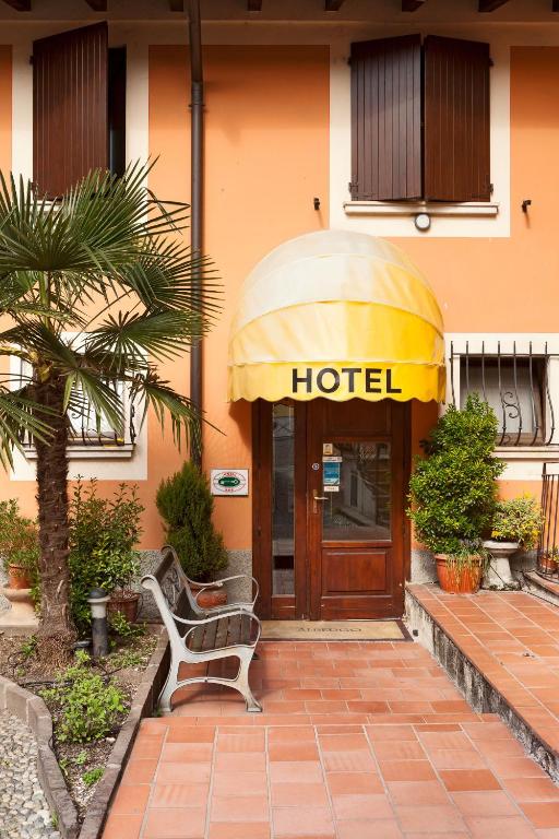 El edificio en el que está el hotel