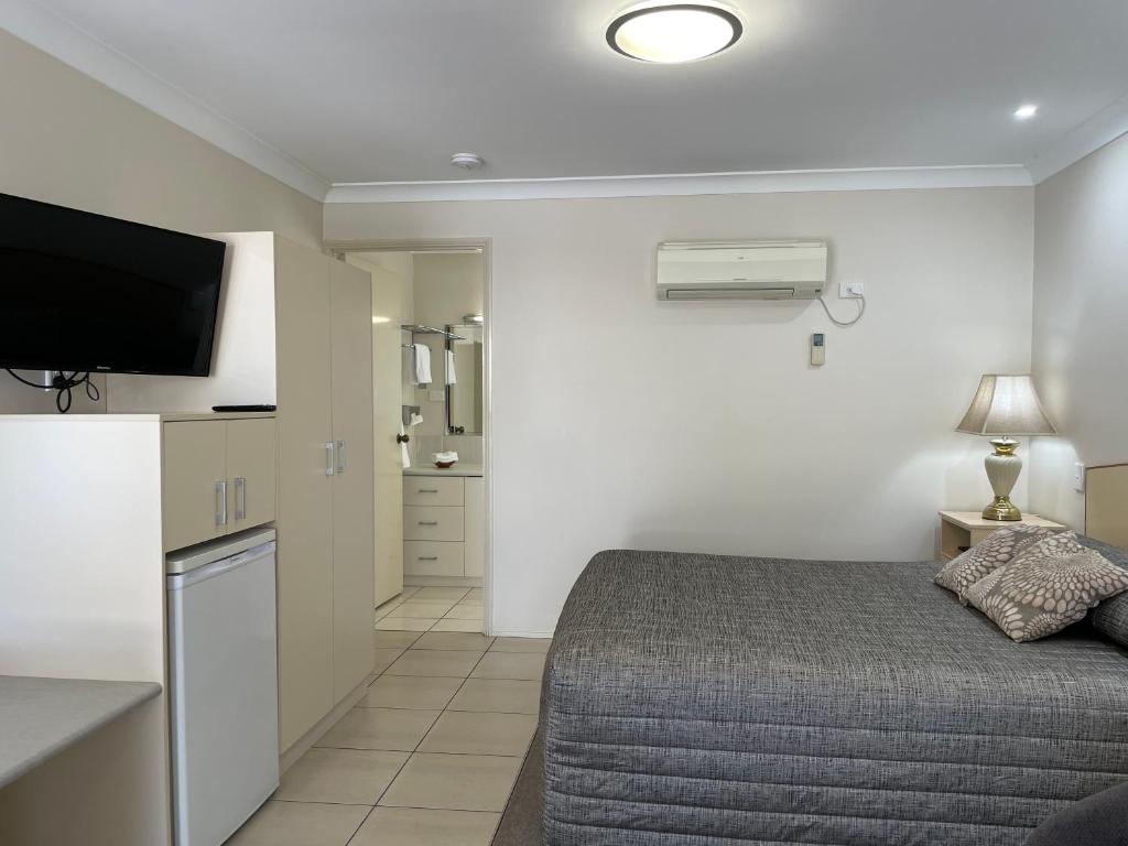 Kuchyň nebo kuchyňský kout v ubytování Crows Nest Motel