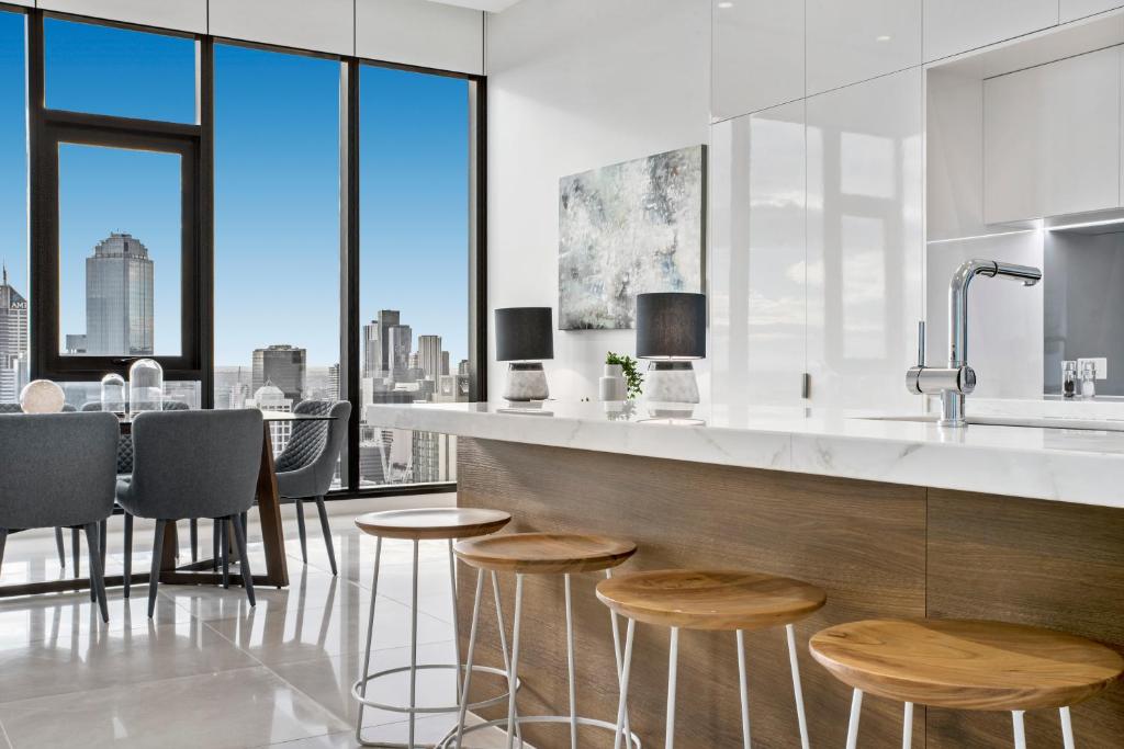 Melbourne City Apartments Panoramic Skyview Penthouse, Melbourne ...