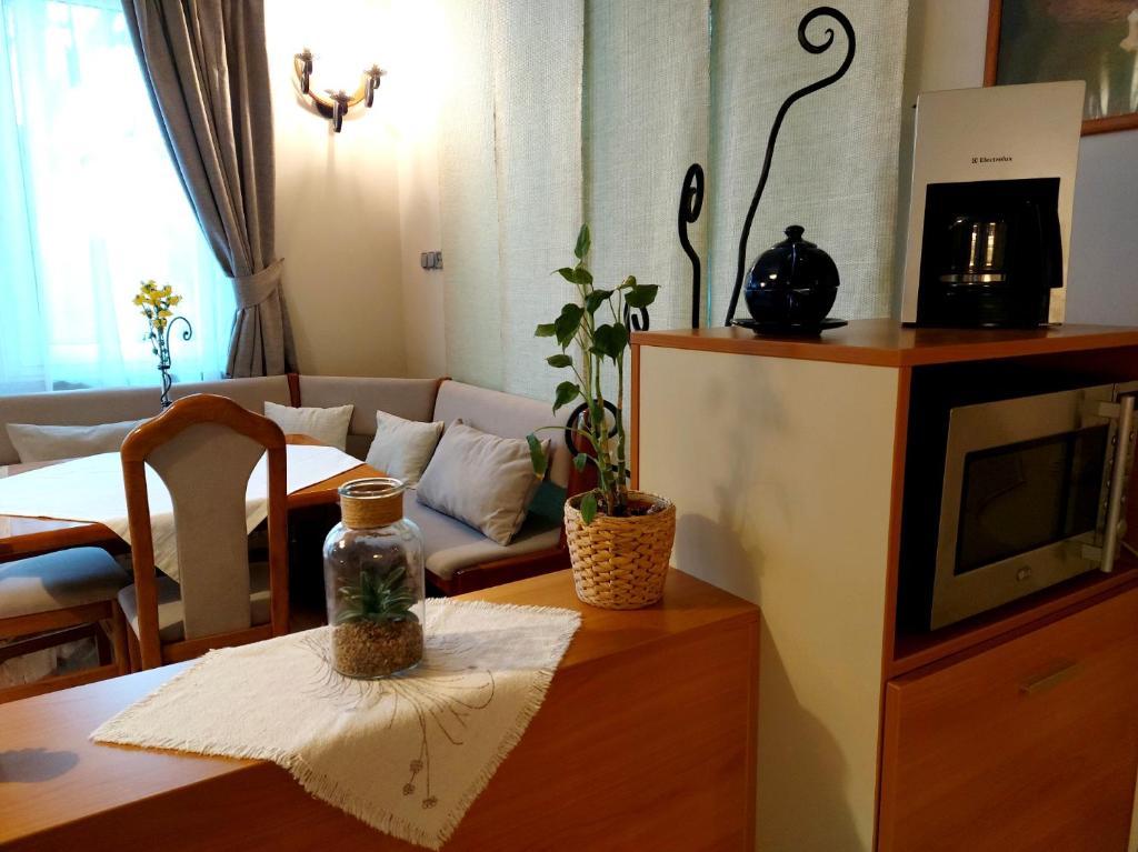 Kuchyňa alebo kuchynka v ubytovaní A Mecsek Gyöngye Apartmanhaz