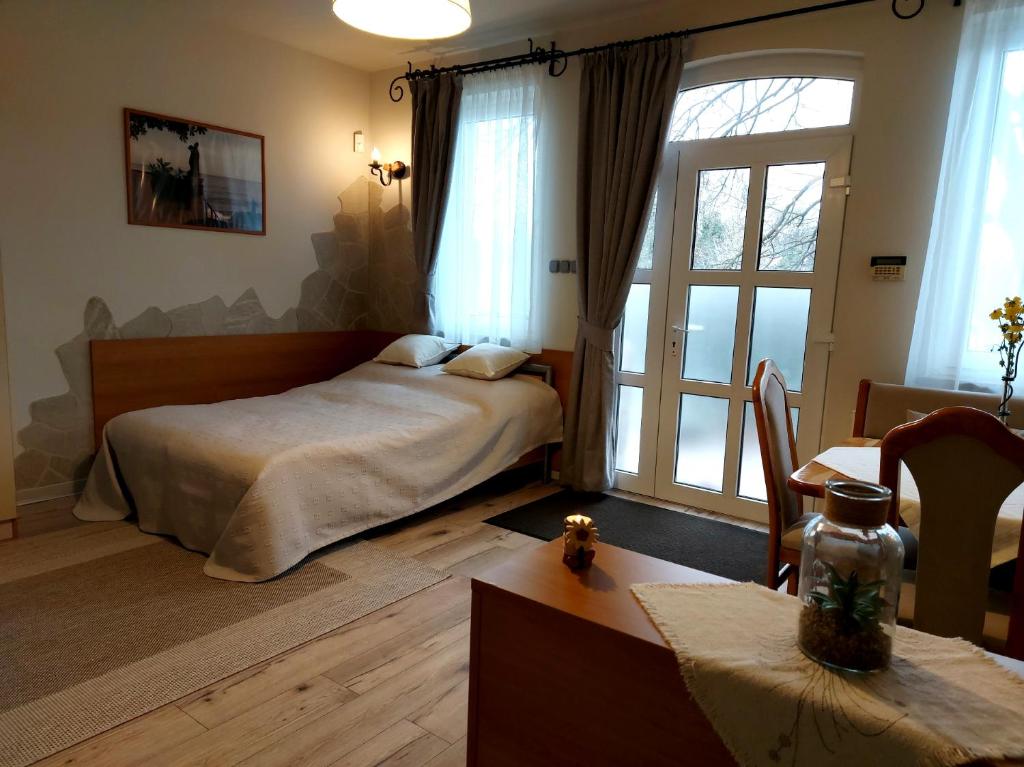 Posteľ alebo postele v izbe v ubytovaní A Mecsek Gyöngye Apartmanhaz